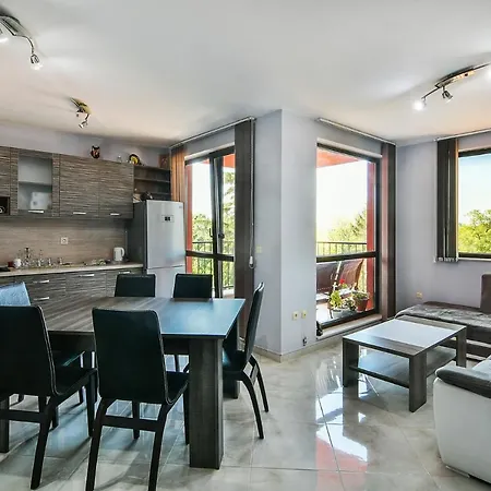 Mare Flat Two Bedrooms Free Parking