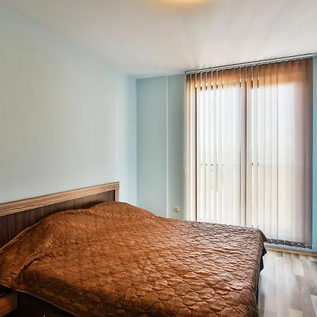 Mare Flat Two Bedrooms Free Parking ホテル *